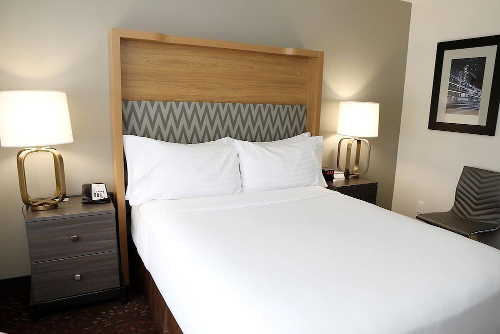 Holiday Inn O'Hare Area By Ihg Rosemont Exterior photo